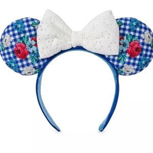 Disney cottage Minnie mouse ears